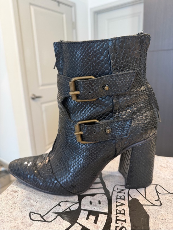 Freebird By Steven Joey Boots Womens 10 Black Leather  Freebird Joey In Black Snakeskin Leather Ankle
Boot